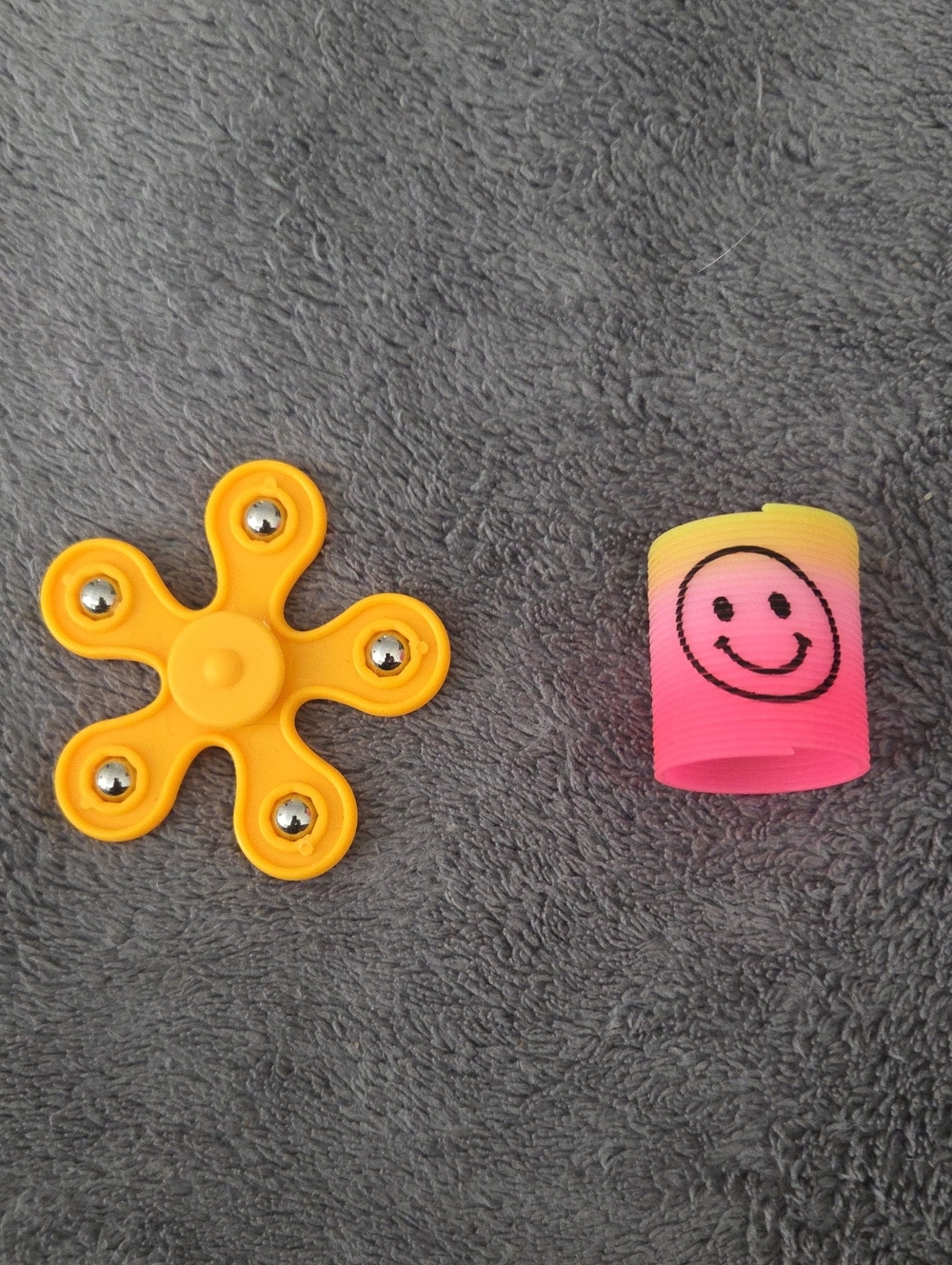 Yellow Star Fidget Spinner and Pink Gradient Smiley Spring Toy Set - Kids Toys